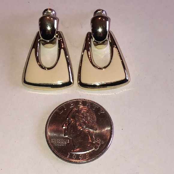 Elegant Gold Tone Cream Enamel Vintage Retro Earrings - Picture 3 of 4